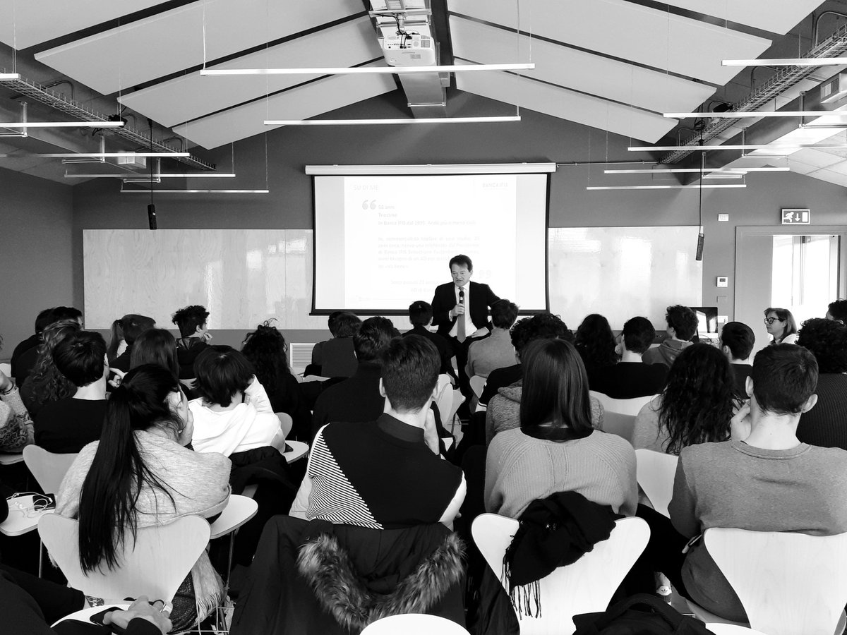 BancaIfis's tweet photo. La #crescita passa anche per la #formazione delle future risorse: oggi l'AD @GiovanniBossi presenta #BancaIFIS agli studenti del corso triennale in  #DigitalEntrepreneurship di @hfarmeducation #farebanca https://t.co/doxxpDiKoe