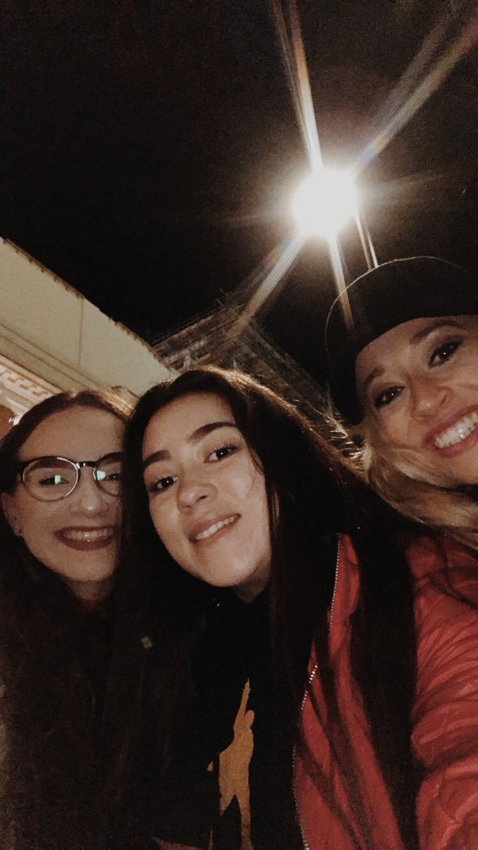 lydmaiden's tweet photo. @HamiltonWestEnd was AMAZING last night! thank you so much for coming outside to say hi 🙏🏻❤ @CleveRSeptember @TarinnCallender @kellydowning8 @ObiomaUgoala https://t.co/f51KW53LXm