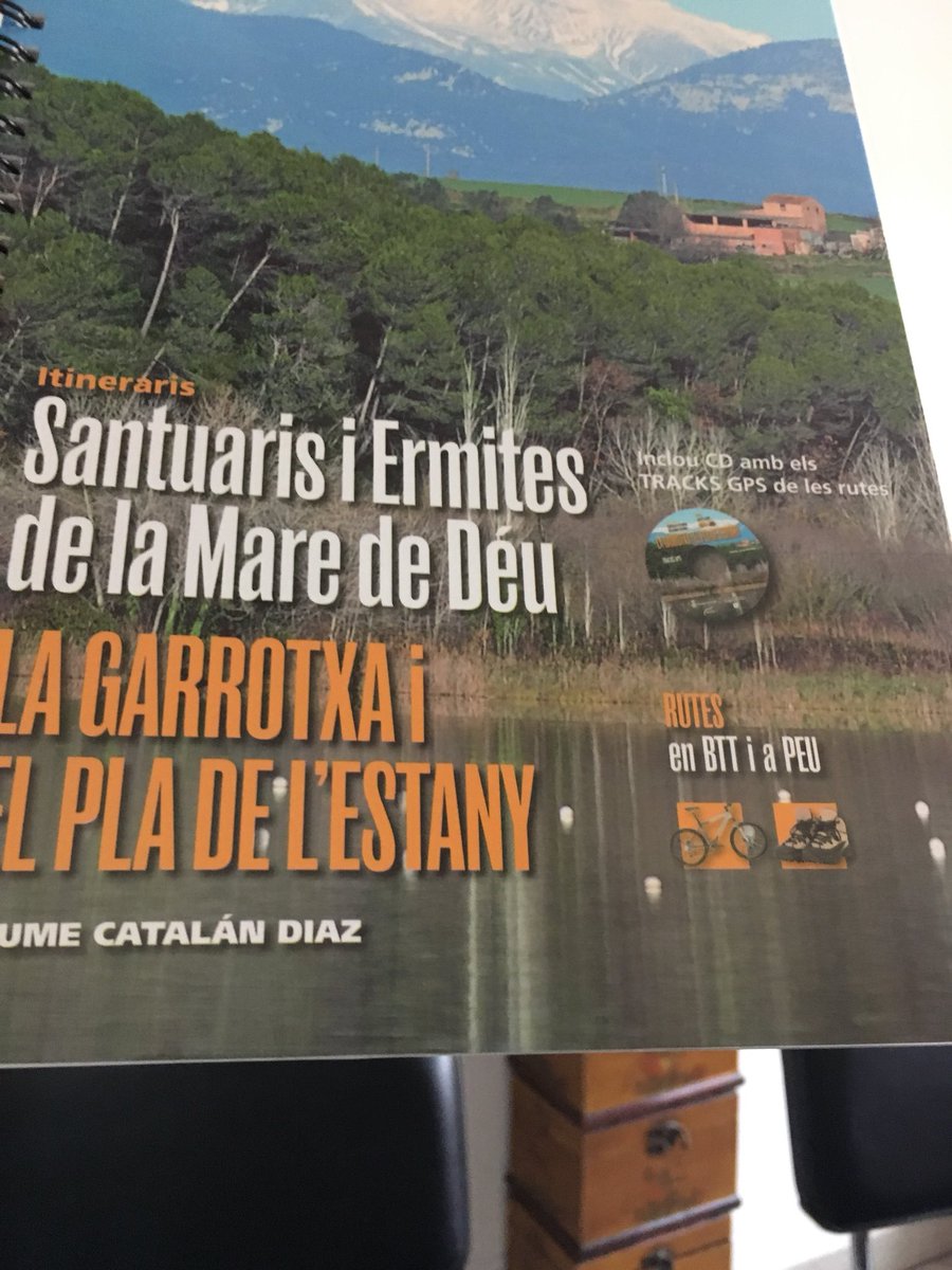 lluisguino's tweet photo. Em fan arribar la publicació Santuaris i Ermites de #laGarrotxa #Pladel’Estany. Bona feina! @CCGarrotxa @diputaciogirona https://t.co/pU5ekMQRY1