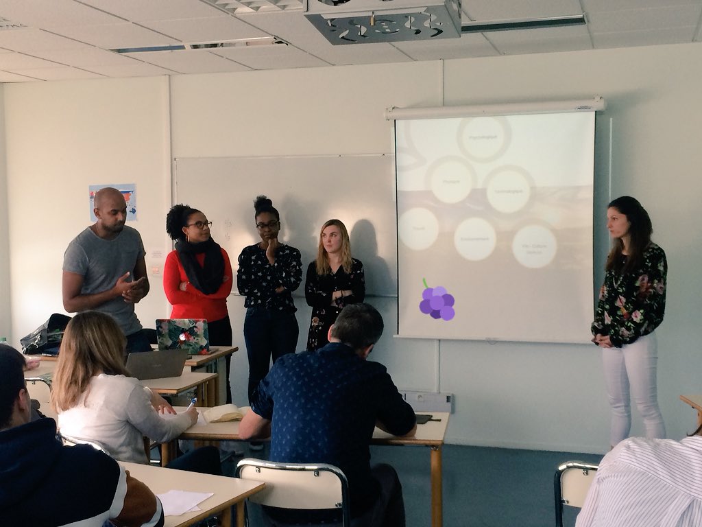M2MIT_MOMA's tweet photo. Dernière présentation de l’année dédiée à la #CaveCo, espace de #coworking à #SaintJust
💻🧠💡#brainstorming #business #MITLife🎓 https://t.co/iL8tdzs8Xc
