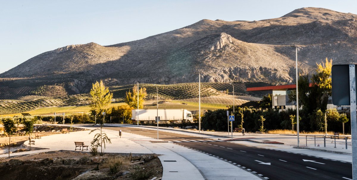 ConstElPartal's tweet photo. Finalizado el #Proyecto de ampliación del #PolígonoIndustrial en la localidad de #Loja. #CongeladosApolo #SeguimosCreciendo 👷‍♀️👷‍♂️ https://t.co/H86A2nxbsQ