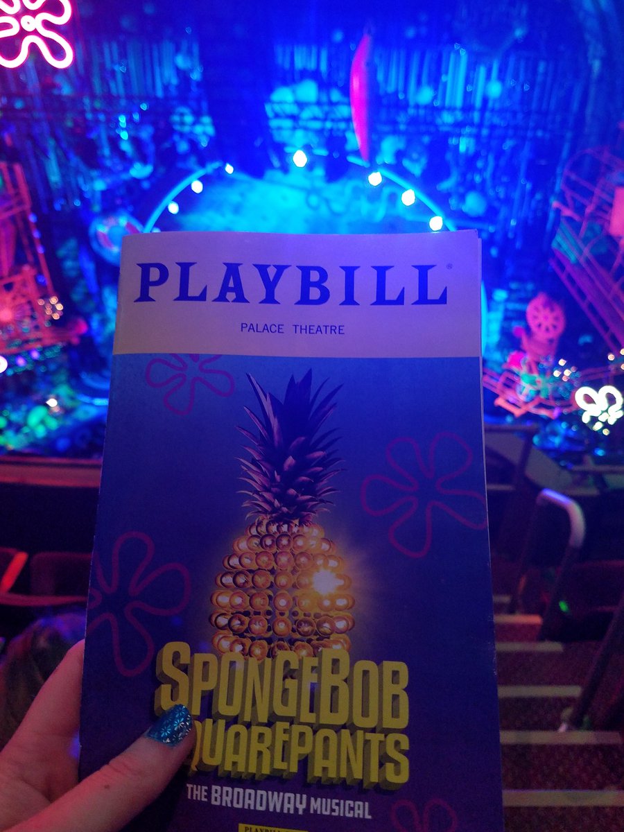 elisetw's tweet photo. Another one for the books.  4 shows in 3 days plus the Chew taping and seeing Aunt Becky-I mean Lori Loughlin for a quick #buildseries interview.  Running on about 4 hrs of sleep a night but totally worth it!! #ilovemusicals #nycadventures https://t.co/pkpTlN3rZi https://t.co/I8wV0kYXr4