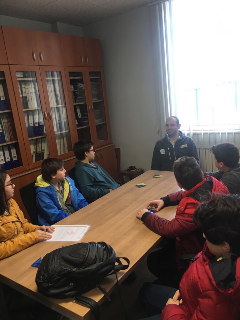 EmreOzenoglu's tweet image. #RoboCode robotik takımımız, projelerinin son aşaması olan fabrikalara uygulanması için “Yıldırım Soğutma Basınçlı Kompresör Sanayi” yetkilileri ile görüştü. Görüşmeler sonucunda yetkilililerin projeyi uygulamaya başlayacakları bilgisini aldı.@BilimKahraman @burhanyazgan @dvdsgn