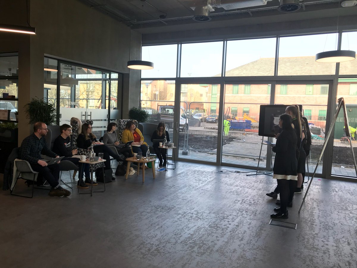 mi_idea's tweet photo. β‘οΈGreat idea gals: interactive screens in bus stops all around the UK connecting people who lack social skills through games and challenges! β‘οΈ #PTYF https://t.co/k9DPsWmN8A