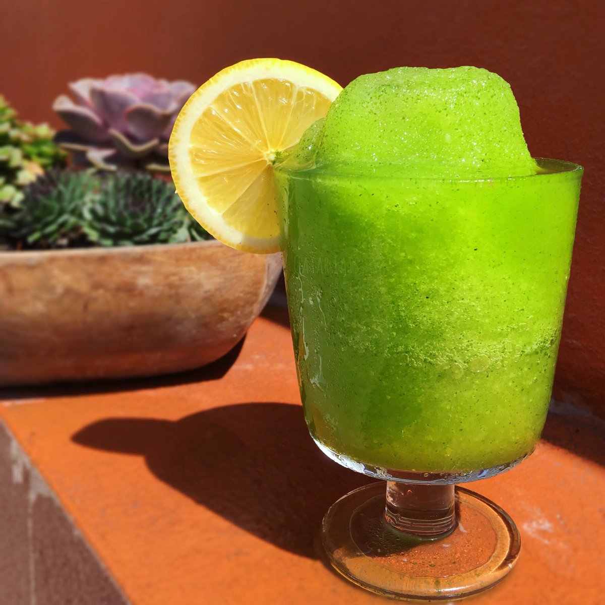 Rae’s view🤓: Limonana oh na na na
Half of my heart is in my limonana, ooh na na
🌟Limonana🍋🌿🌟
.
Happy weekend!!!