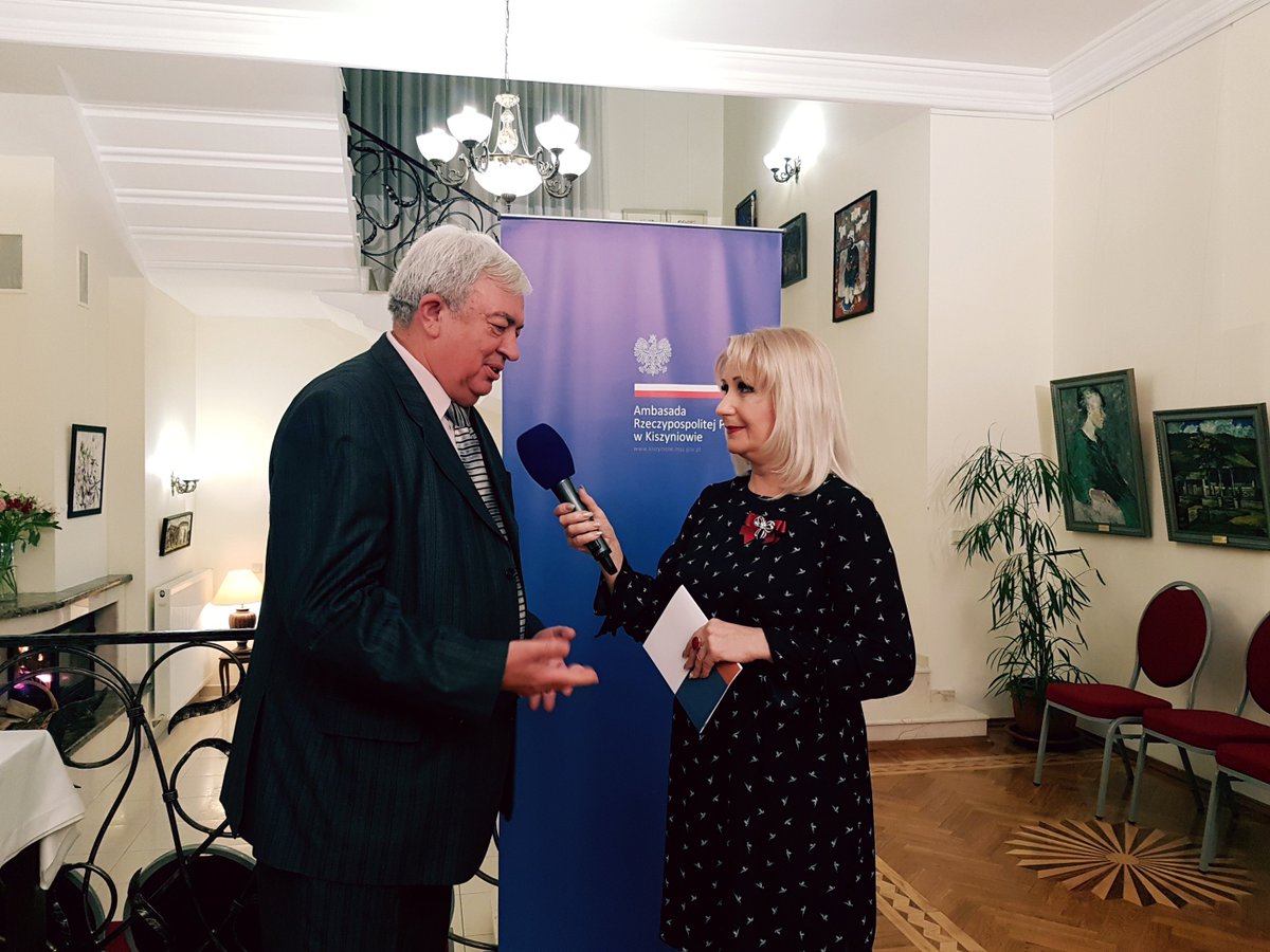 PLinMoldova's tweet photo. Uroczyste zamknięcie wystawy prac laureatów konkursu plastycznego im. J. Matejki. Dziękujemy Pani Min. Monice #Babuc z @MCulturii, Prodziekanowi Wydz. Malarstwa #ASPWarszawa, Prof. A. Karapudzie oraz wszystkim gościom za uświetnienie wydarzenia.
https://t.co/OmDrDR3Q9I https://t.co/Nohzay2FKp