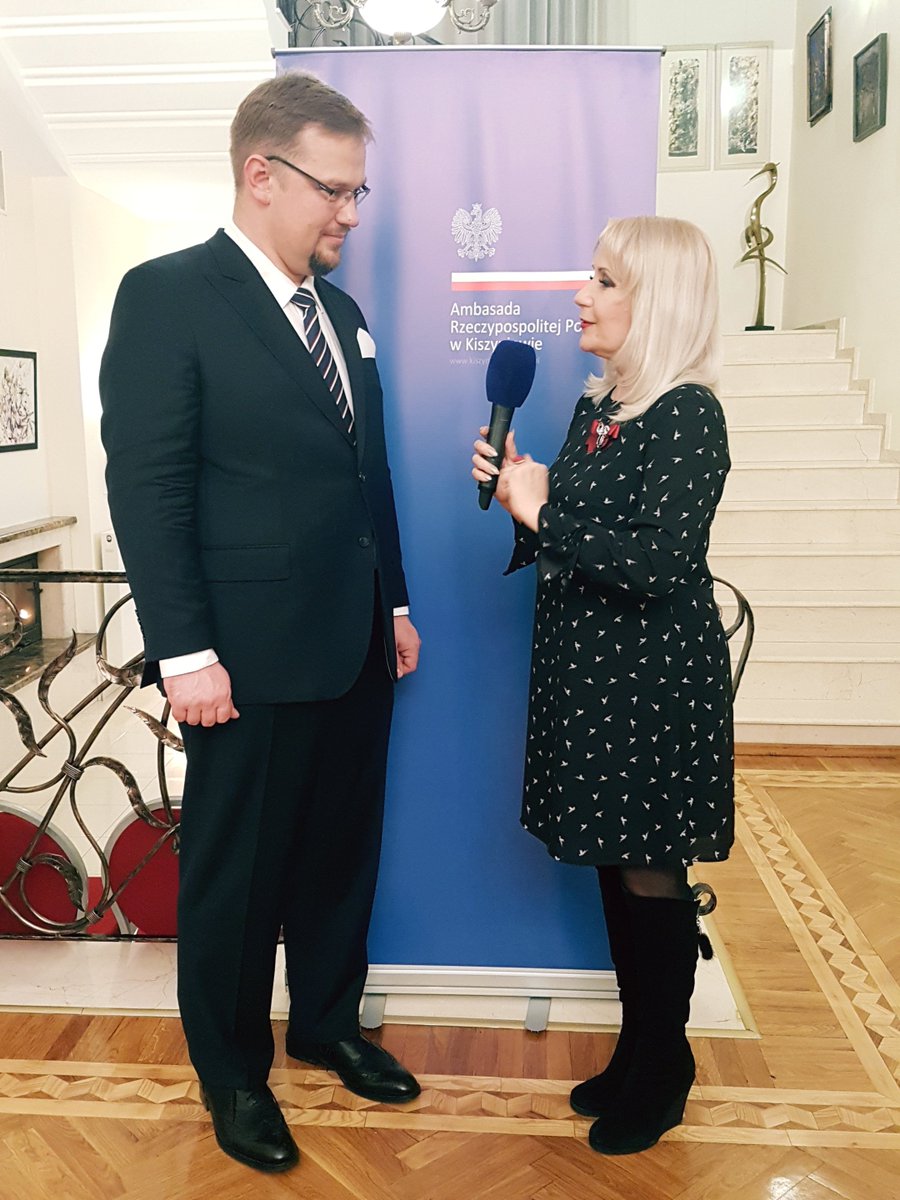 PLinMoldova's tweet photo. Uroczyste zamknięcie wystawy prac laureatów konkursu plastycznego im. J. Matejki. Dziękujemy Pani Min. Monice #Babuc z @MCulturii, Prodziekanowi Wydz. Malarstwa #ASPWarszawa, Prof. A. Karapudzie oraz wszystkim gościom za uświetnienie wydarzenia.
https://t.co/OmDrDR3Q9I https://t.co/Nohzay2FKp