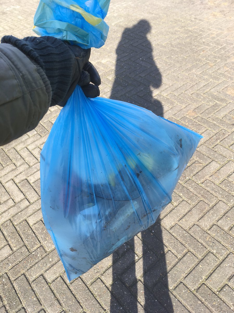 Karenvanderwerf's tweet photo. De opbrengst van een klein afval rondje door de wijk #riethorst #schuytgraaf Vooral veel vuurwerk π https://t.co/7OI2ntZQBb