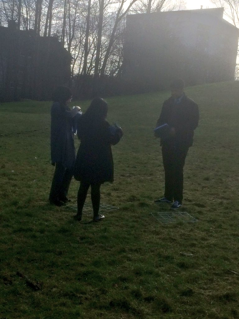 MrsMcCannBio's tweet image. S4 - What a glorious day for outdoor learning #biology #samplingtechniques #quadtrats 😊☀️❄️