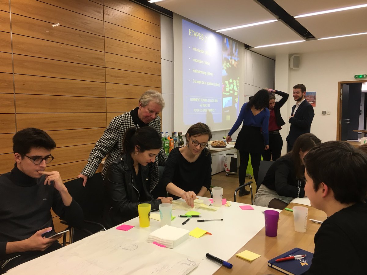 PaulaEnactus's tweet photo. Hier soir @EnactusFrance était à la soirée des Alumnis Enactus @NEOMAbs ! Un hold up à la clé pour 2 projet de @EnactusReims @EnactusRouen ! 👩🏽‍💻 https://t.co/taWC42O8N7