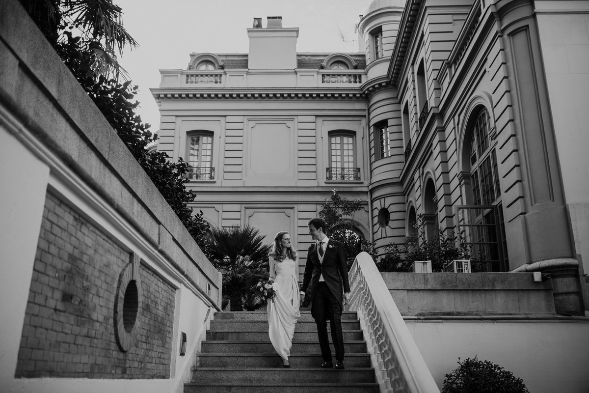 Siempre de la mano ❤️
#fotógrafosdeboda #weddingphotography #boda  #folkwedding #ig_weddings #bodaenmadrid #love #fincalaalbada #boda2017 #bodas2017 #Santomauro #HotelSantoMauro