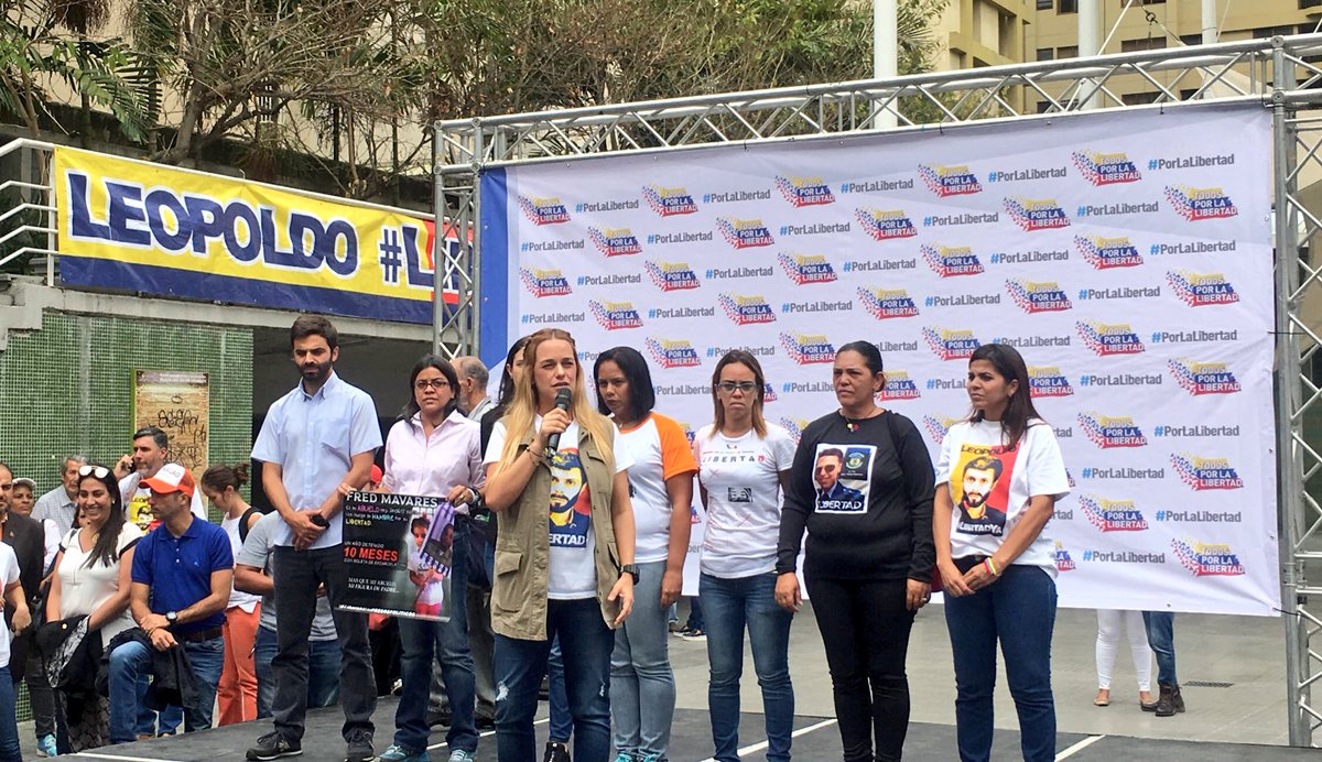 VoluntadPopular's tweet photo. "Como dice siempre @leopoldolopez el que se cansa pierde, y debemos seguir luchando porque vamos a alcanzar la LIBERTAD de Venezuela, debemos tener #FuerzaYFe" @liliantintori #ConquistemosLaLibertad https://t.co/2rAp7pGCA9