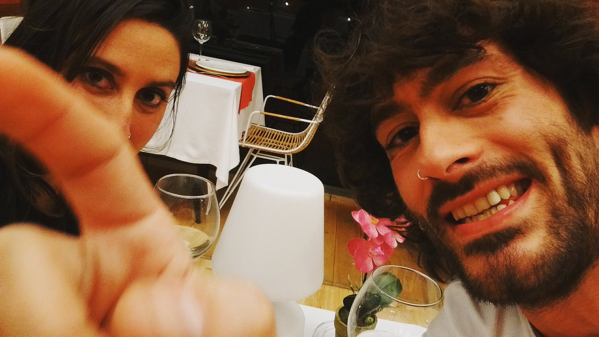 MuguPiensa's tweet photo. Hace un año exacto grabé la frikadas de #FirstDates322 y traigo un recuerdo de la "cena"😃
Allí conocí a mi gran amiga Albita (y también he conocido por aquí por Twitter a algun@s de vosotros gracias a ese día) ❤️
Como siempre lo humano es lo mejor de la experiencia 🔝 https://t.co/quGe3h3lfX
