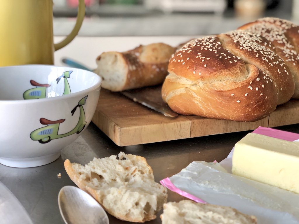 Oh <a href="/PrairieBoyBread/">Grant Macpherson</a> - <a href="/belleisabelle/">Isabelle Hémard</a>  &amp; I 💜 your #organic #bread <a href="/halecoffeeTO/">Hale Coffee Company</a> too