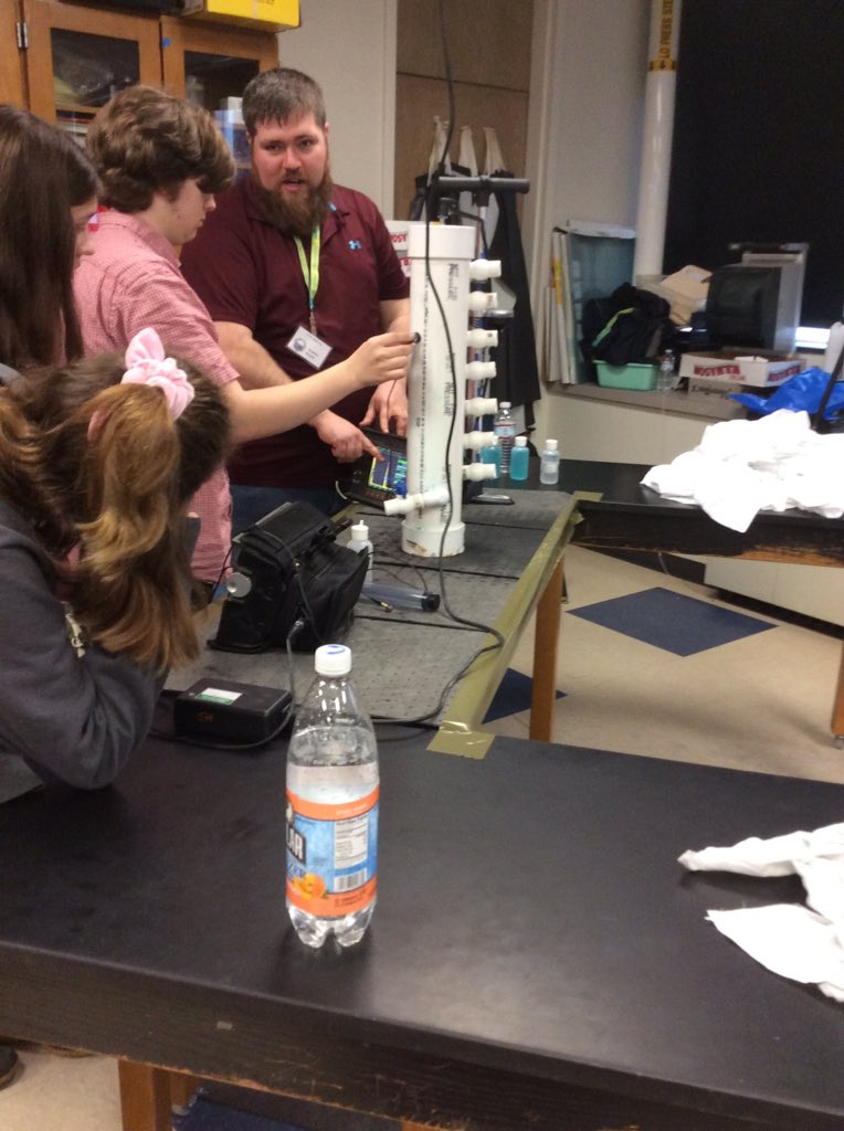 cecelia_pernice's tweet photo. Non-destructive testing or cleaning @DebClapp1 's floors? #HWSTEM #PNSY2018 https://t.co/9RLRoT7oqi
