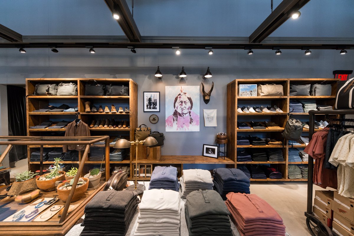 fortyfourbld's tweet photo. #FBF to the build &amp; finish out of the @stagprovisions Dallas location! Everything from #hardware to #signage; from storefront to #retail fixtures, were built by hand at #44Build &amp; we love seeing all the details come together! #custom #StagProvisions #builtbymen #formen #Dallas https://t.co/YtbTxKdiCj
