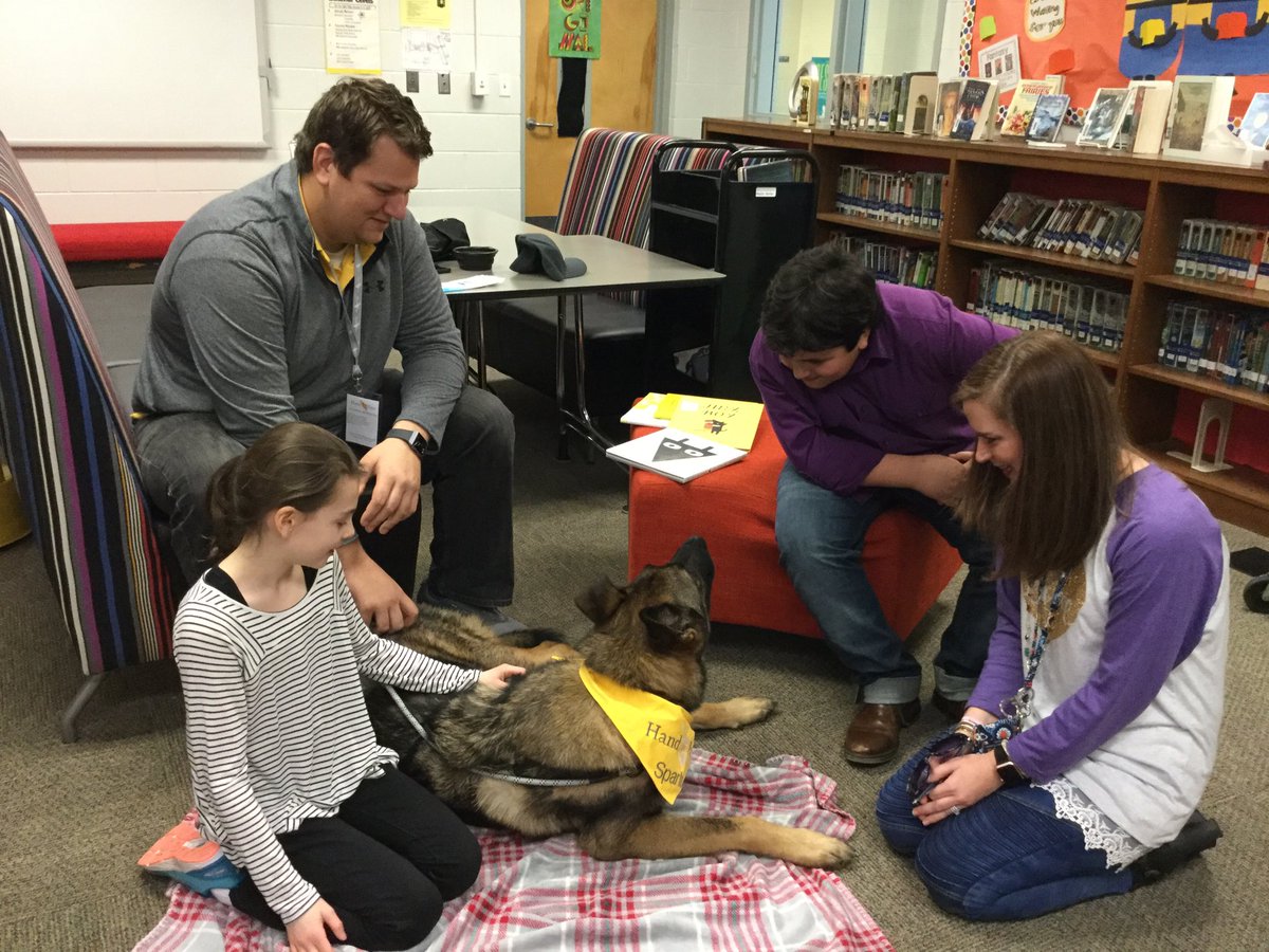 VHECLIBRARY's tweet photo. This will bring a smile to everyone’s Friday: “Why do you give me puppy eyes?” asks this student! #VHCS #vhectech #handinpaw https://t.co/wJfWUxli1p