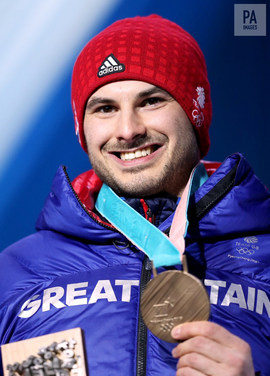 Alamy_Editorial's tweet photo. Great Britain's Dom Parsons with his Bronze medal in the Men's Skeleton during the medal ceremony at the Medal Plaza. 📷: @WaveydavyPA #pyeongchangOlympics2018 #PyeongChang2018 #TeamGB #WeAreTheGreat #Bronze #DomParsons https://t.co/jju3KZx2vz