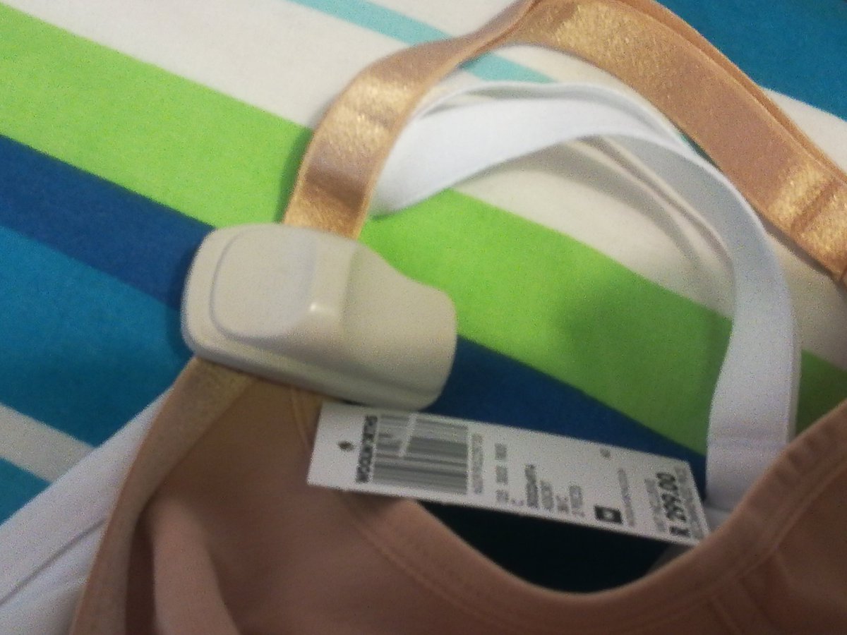 JoanneInCPT's tweet image. Hey @WOOLWORTHS_SA I have something of yours... Not removed in Cavendish store. So how are you going to make me happy when I have to come ALL the way back to the mall to get this off? :) Not impressed! #whatsecurity