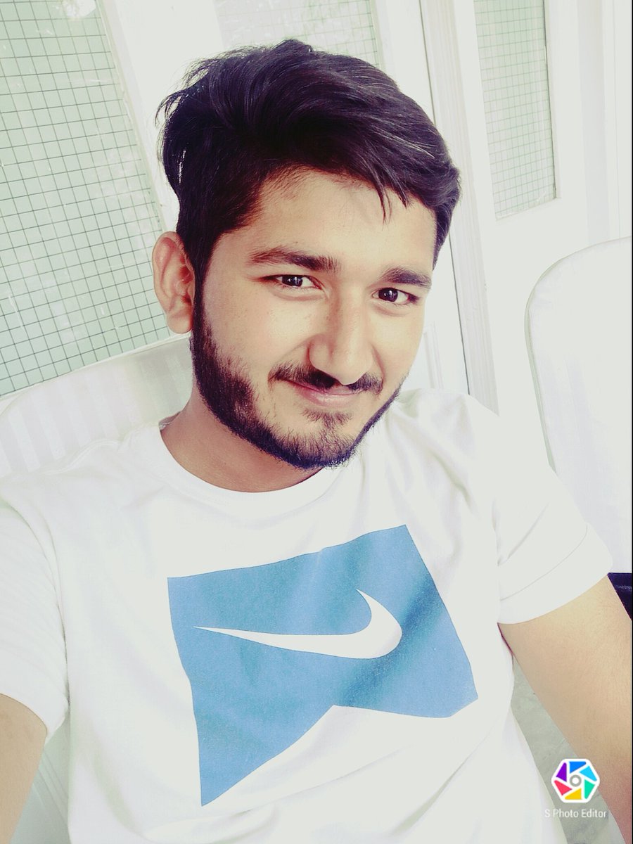 sehjra59's tweet photo. اللہ تو نے دیا اور تو نے ھی واپس لیا تجھ سے کوٸی گلہ نہیں تیری رضا پہ راضی ھوں۔ تو نے ھی مجھے اس قابل کیا کہ جوان اولاد کا صبر کرسکوں۔تجھ سے ایک سوال ھے کہ معاشرہ کے أٸیندہ بچوں کی حفاظت کی جنگ نہ لڑوں؟ #NoToGun #NoToOneVehealing کا نعرہ بلند نہ کروں؟
#JusticeForAMoueed https://t.co/T5JNaFwNIa