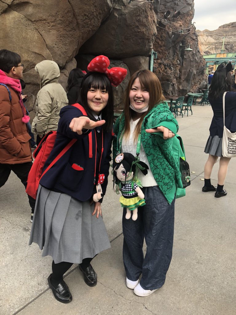 ちびやん Spt K Twitterissa ディズニーでモノノフさんに会う 初めましてからの5秒で意気投合し写真を撮る笑笑 夫婦ノフ どっちも杏果推し とも立ち話 笑笑 声かけてもらったりと嬉しかったな ディズニーシー ディズニー Tds ももクロ モモノフ 有