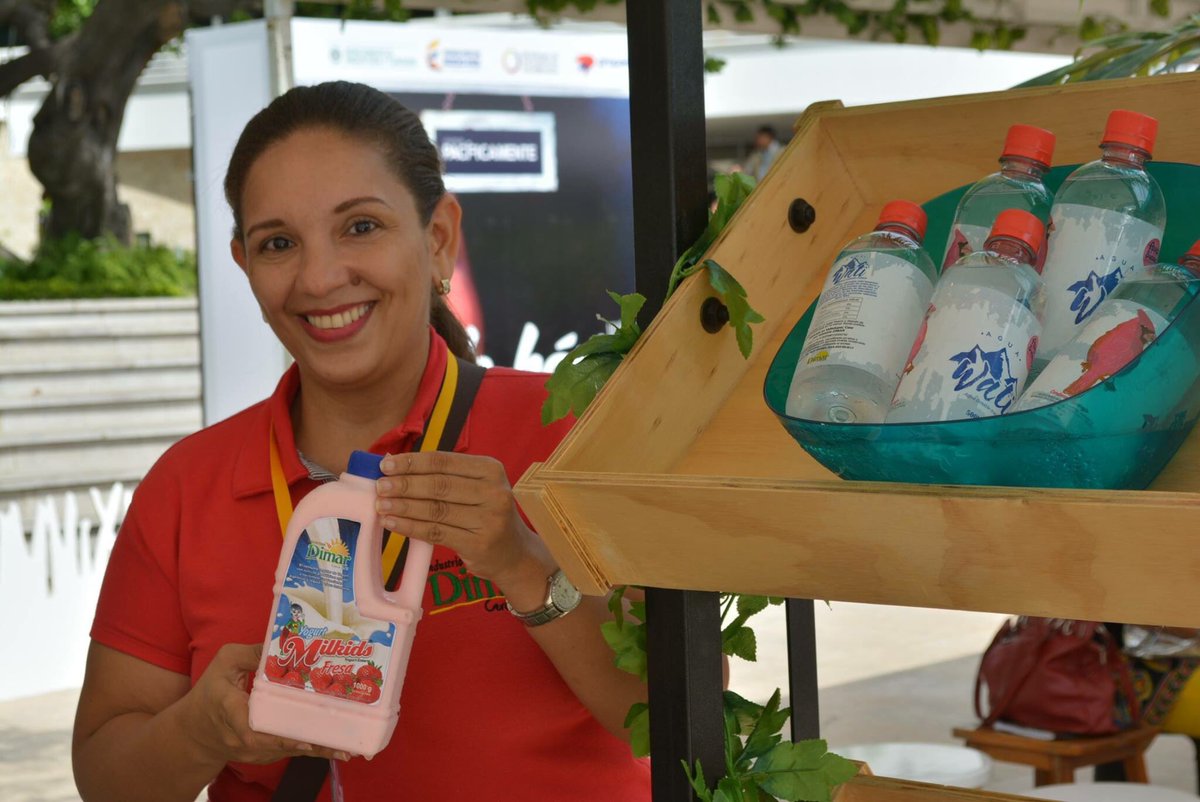 mlcastrillon's tweet photo. Cerca de700 empresarios que no se han rendido ante las adversidades hacen parte del programa de Inclusión en los Mercados #Proim que lideran @PROPAIS y @MincomercioCo, hemos brindado capacitación y generado espacios comerciales. https://t.co/vPt2B8ZxzG
