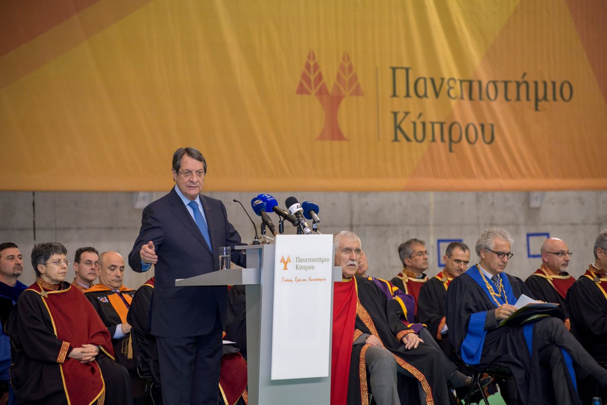 UCYOfficial's tweet photo. Συγχαρητήρια σε όλους τους μεταπτυχιακούς μας απόφοιτους που έλαβαν χθες τα πτυχία τους!  Την "ελίτ της γνώσης"... "Το στοίχημα της νέας εποχής είστε εσείς" τονίζει ο #ucyrector #graduation #postgraduate https://t.co/A3381vVhmp https://t.co/tyR3QtXMlP