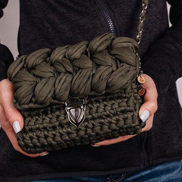 CCbyDominic's tweet photo. Green Khaki with regular length chain purse is back in stock!! 🤗 https://t.co/B7tkjs5Zde https://t.co/Og6RS9bgNf