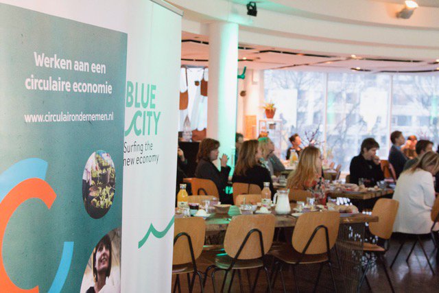 GraafDiana's tweet photo. Organiseer een #CEbooster in jouw regio! Wil jij bedrijven in jouw #gemeente of #regio enthousiasmeren voor #circulairondernemen? #NederlandCirculair zoekt lokale partners voor #CirculaireEconomie boosters! https://t.co/jiAYUdU5bu @NLcirculair foto:@BlueCity010 Sophie de Vos https://t.co/0MOIKpvZC2