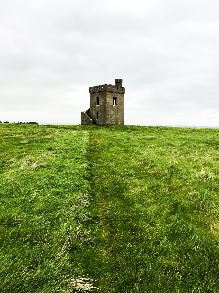 muratcork_'s tweet photo. Ardmore Castle-Watch Tower and Signal Station, Built 1867, Ardmore, Co Waterford Ireland☘️✨☘️ .
.
#ardmore #castle #waterford #ireland #friday #weekend
.
.
Ardmore Kalesi 1867-Waterford, Irlanda ✨ https://t.co/HcVytgPVPM