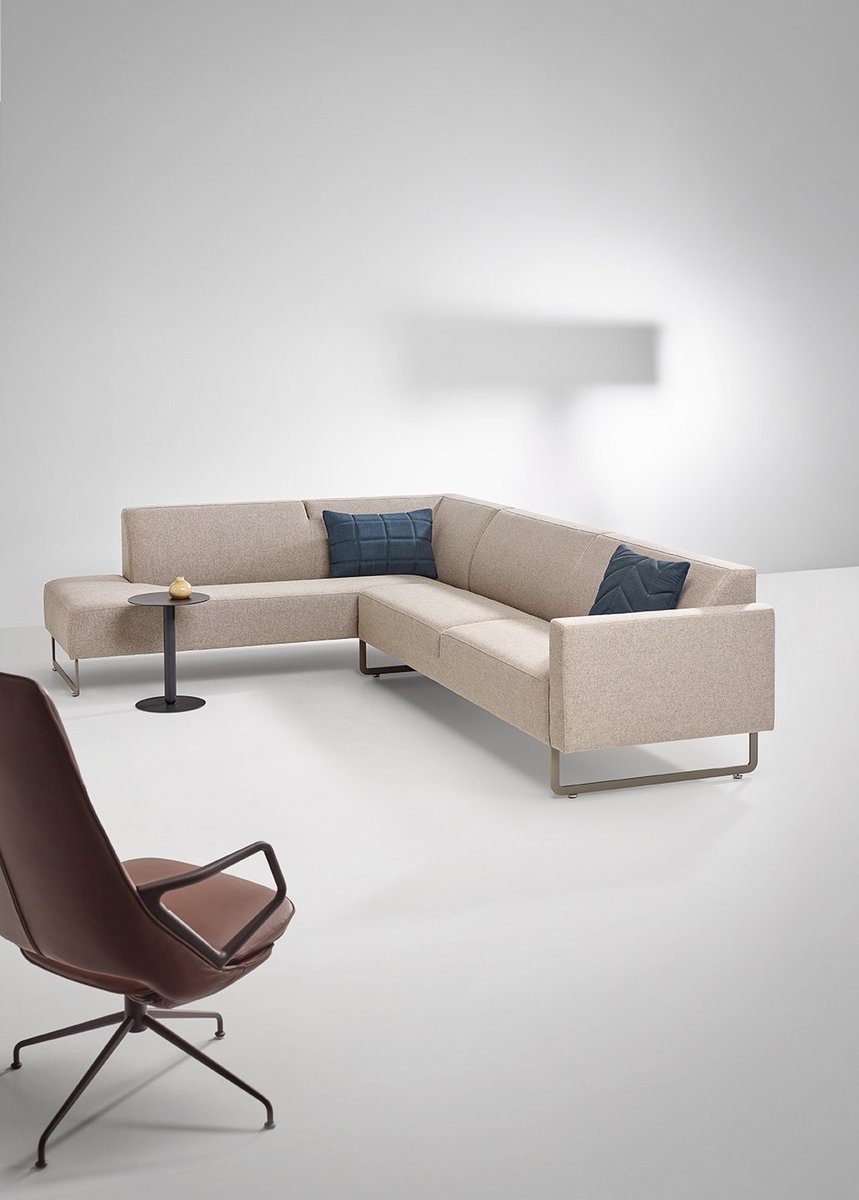 Artifort's tweet photo. The Mare #sofa: in many setups | comfortable | elegant look
Mare, 2003 | Designer: René Holten
Zuma, 2017 Designer: Patrick Norguet
Balance, 2015 Designer: Khodi Feiz
© Artifort | Photo: Studio van Assendelft
#Artifort #Mare #couch #canapé #bankstel #sofaen #bank #bänk https://t.co/hYWpu8axDg