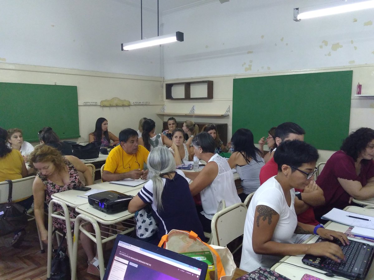 yaninaswar's tweet photo. Analizando los procesos de INDAGACIÓN mediados por TIC. Generando primeras hipótesis grupales @BaheDfc @BAeducacion @CIIEVLopez #etrtic https://t.co/Bsvesd8bub