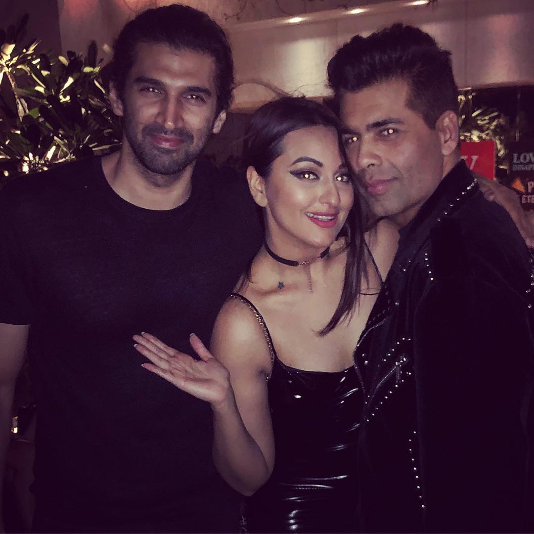 CellebIndia's tweet photo. #KaranJohar ki party mein #SonakshiSinha #BuntySachdev ka ignore game !
Watch It's Controversial @ 6.58pm & 9:28 pm daily only on #E24 https://t.co/05c3KsTjwO