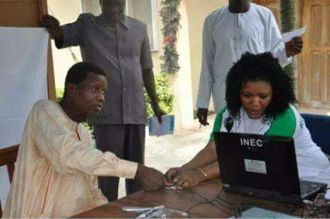 mbtsado's tweet image. I wonder what&apos;s your excuse, if you could stay on the fuel queues for hours or even days, stay weeks on queue for your PVC even if you have to stay in there for a weeks, @PastorEAAdeboye is leading the #PVCREVOLUTION