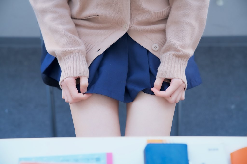 tillattol's tweet photo. 【No.0698】
作品:フェチ

#深夜のフェチ活
#うらふともも 
#うらふとももこ 
#ひかがみ 
#ふともも
#ちらっとさん
#制服
#RT歓迎
#tillattolmr https://t.co/lDIcUPo5JP