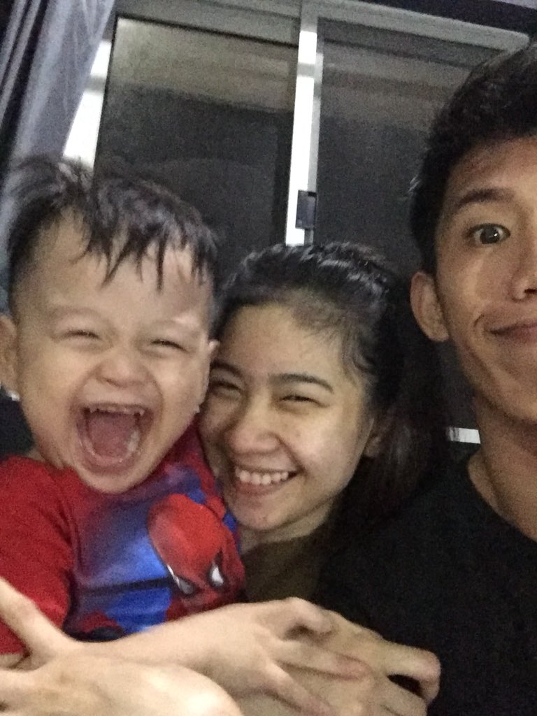 itsNicaguys's tweet photo. Inampon muna nila. 😅 Happy happy si Baby Justin ko kay Tita Vien &amp; Tito Jun niya 💕💕 @mrlnvlsqz @vvienaaa  ❤️❤️ https://t.co/5XIkRGjLs1
