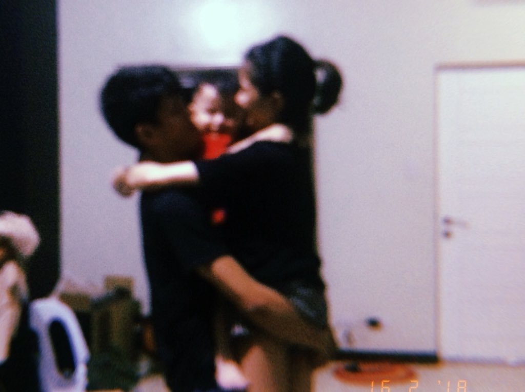 itsNicaguys's tweet photo. Inampon muna nila. 😅 Happy happy si Baby Justin ko kay Tita Vien &amp; Tito Jun niya 💕💕 @mrlnvlsqz @vvienaaa  ❤️❤️ https://t.co/5XIkRGjLs1