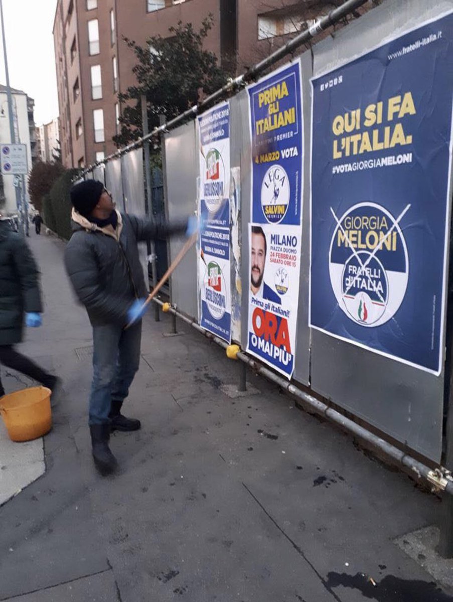Prima gli italiani. Però il culo ad andare in giro col secchio per attaccare manifesti che se lo facciano i non italiani, eh.