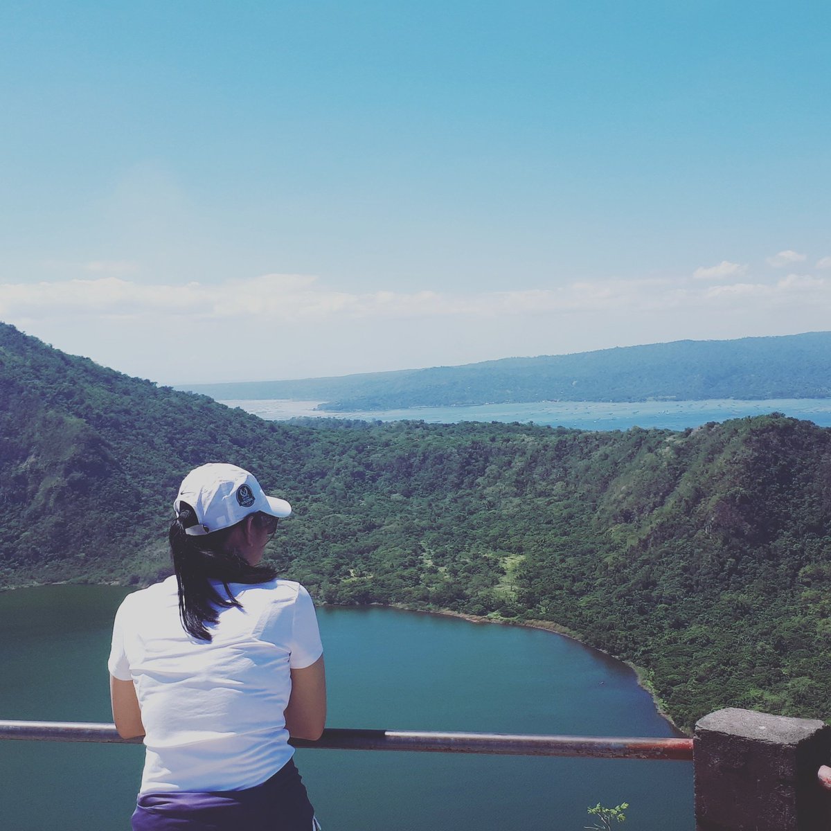 iamleiron's tweet photo. Me appreciating the majestic beauty of Taal, while saying this is my head:
"This might be my first and last hike ever."
Mahirap kasi talaga for beginners like me. Pagbigyan niyo na. 😊😊😊
#TaalHike #FridayGala #FirstTimeHike #TalikodSeries #HikaGirlGoals
📷 @kelskieee https://t.co/AcyR2BRNzM