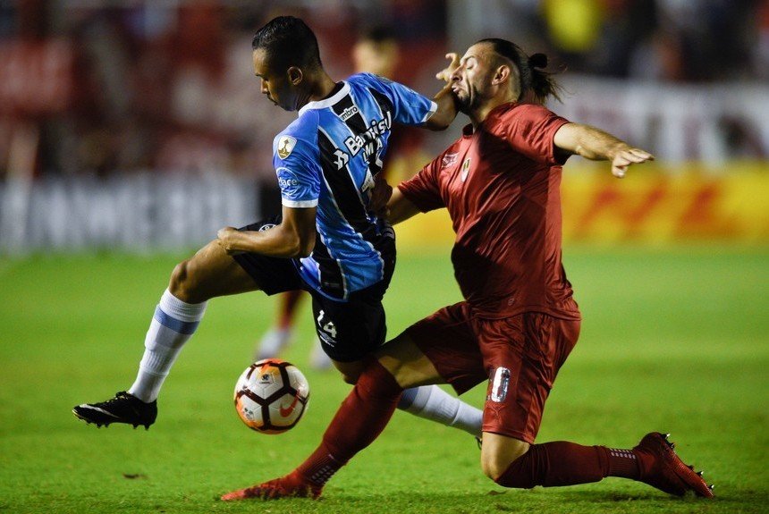 AndNicholson's tweet image. esta no es codazo? @InfiernoRojo