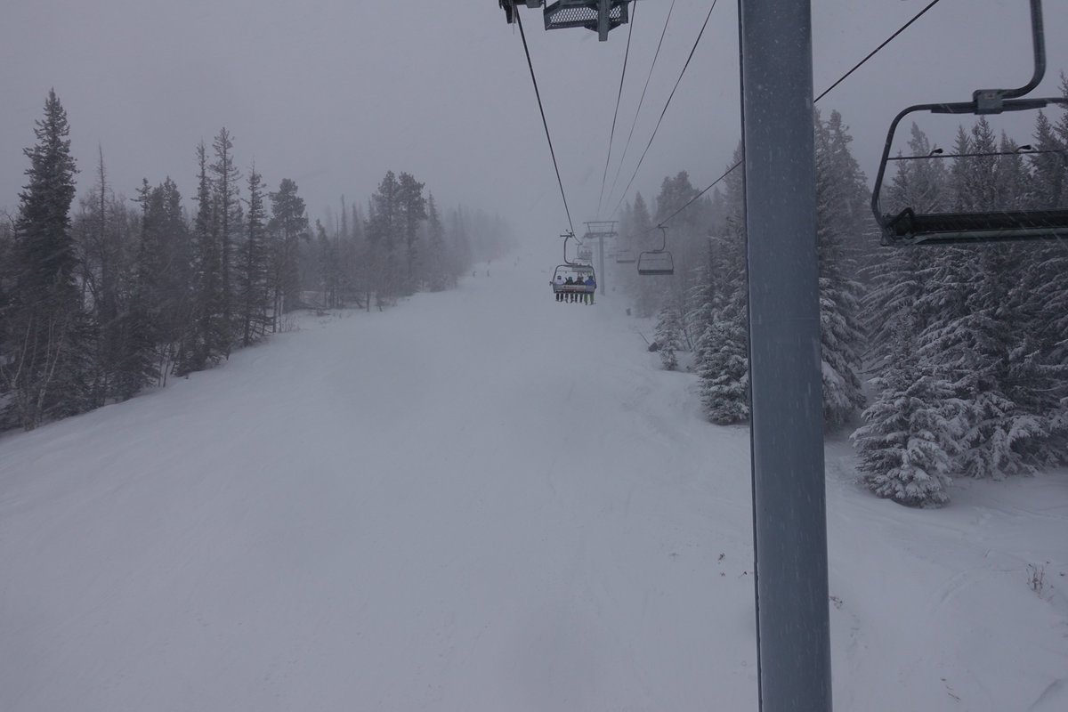 TerryPeak's tweet photo. Gold Express Chairlift Now Open!
Come up and enjoy the fresh new snow.  We received three to four inches of new snow yesterday.  Also, the Gold Express Chairlift is now operating.  So, Inferno and Little Hope are now open!! https://t.co/lf3etj4BG2