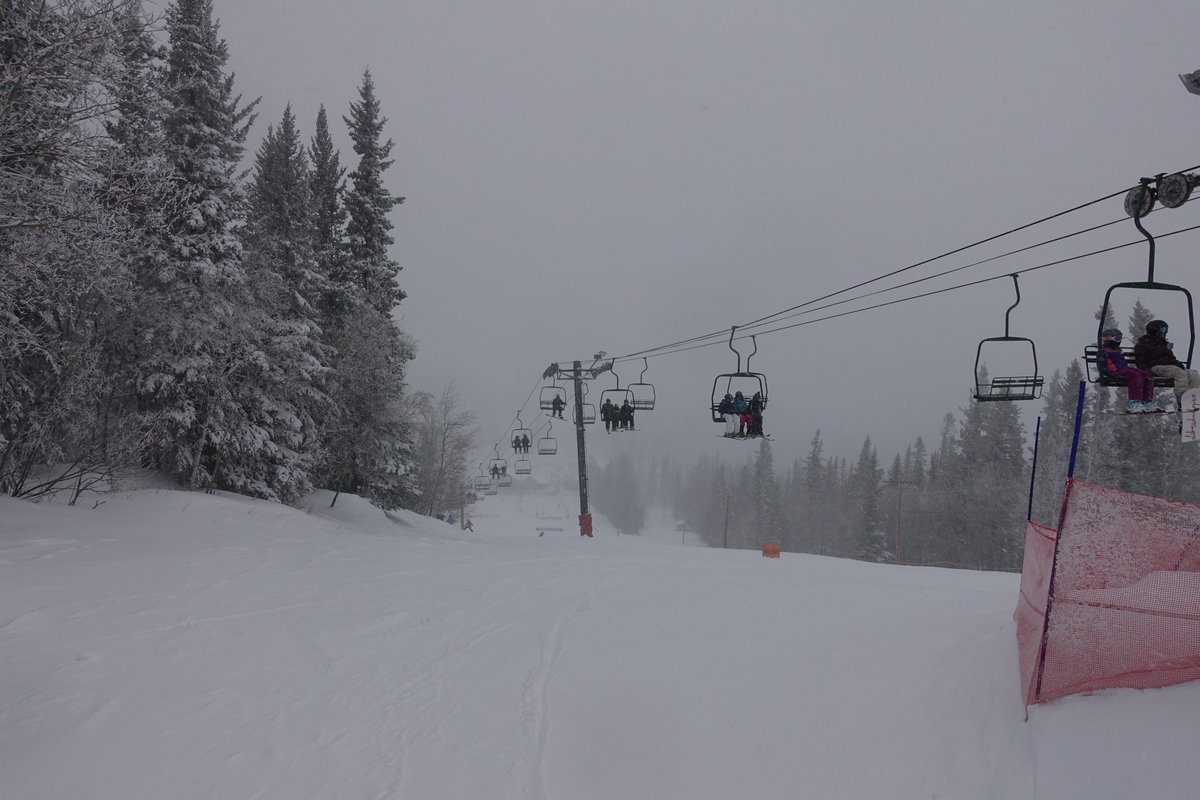 TerryPeak's tweet photo. Gold Express Chairlift Now Open!
Come up and enjoy the fresh new snow.  We received three to four inches of new snow yesterday.  Also, the Gold Express Chairlift is now operating.  So, Inferno and Little Hope are now open!! https://t.co/lf3etj4BG2
