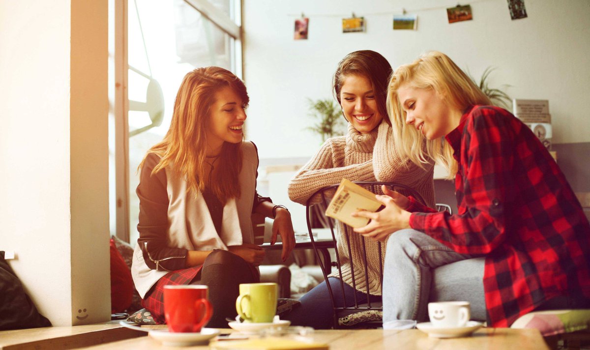 VodafoneIT's tweet photo. Il venerdì è il giorno dei sorrisi: quanti riuscite a trovarne oggi? Scoprite il regalo di Happy Friday! https://t.co/vRLAZvUShM https://t.co/QLjQGFnoDQ