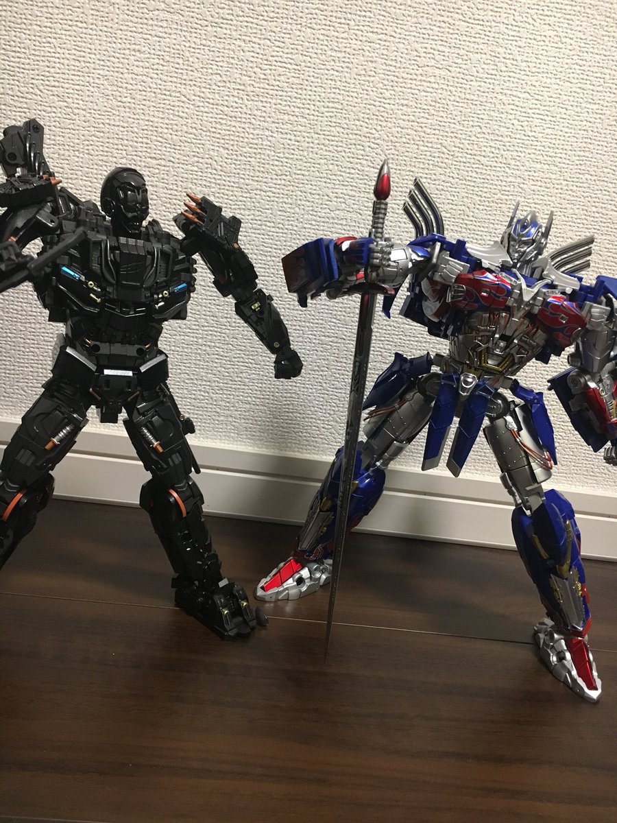 Felis916's tweet photo. ペルーキルが華奢に感じるくらいボリューム感ぱない。
#非正規TF 
#AlienAttackToys https://t.co/Al23IVHZkG
