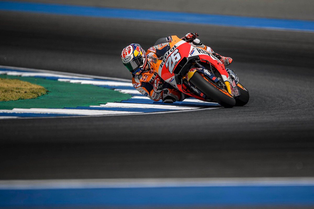 26_DaniPedrosa's tweet photo. Primer día de test en Buriram. ¡¡Qué calor!! ¡Día duro y productivo! 👍🏼👍🏼   First day test in Buriram. So hot!!! Hard and productive day!!! #DP26 #ThaiTest @HRC_MotoGP https://t.co/zlPxgCIdJ7