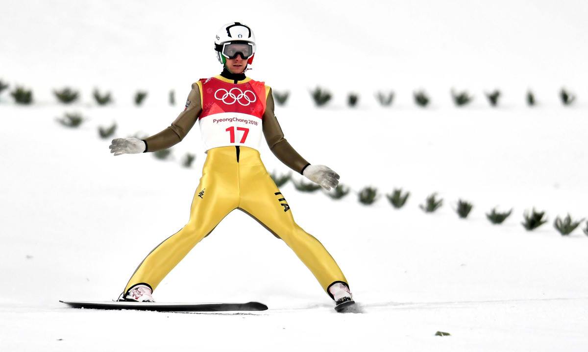 ItaliaTeam_it's tweet image. I saltatori #ItaliaTeam Davide #Bresadola, @AlexInsam e Sebastian #Colloredo si qualificano per la fase finale nel trampolino LH! AVANTI COSI'! 💪 

#FuocosulGhiaccio 🔥❄ #skijumping #Olympics #PyeongChang2018 @Fisiofficial