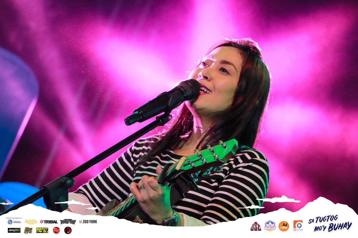 UP_Fair's tweet image. &quot;Pwede bang sabihin mo na kung bakit tayo nandito?&quot; 

Syempre dahil &apos;yan sa nakakaaliw na boses ni @AiadeLeon!

#CosmosUPFairFriday #CosmicEncounters #MissionCosmos
#UPFair2018 #SaTugtogMoyBuhay