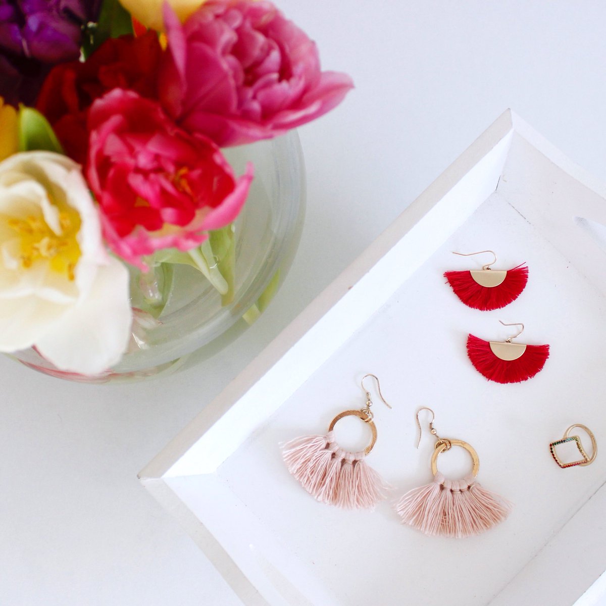 stylingbyJE's tweet photo. I’m a big ‘fan’ of these tassel earrings.. a perfect way to inject some colour to your wardrobe 🌈 #Accessorize do a gorgeous burgundy pair, the same as the pink featured and I think I need them too! https://t.co/GCbe8A2h5Y