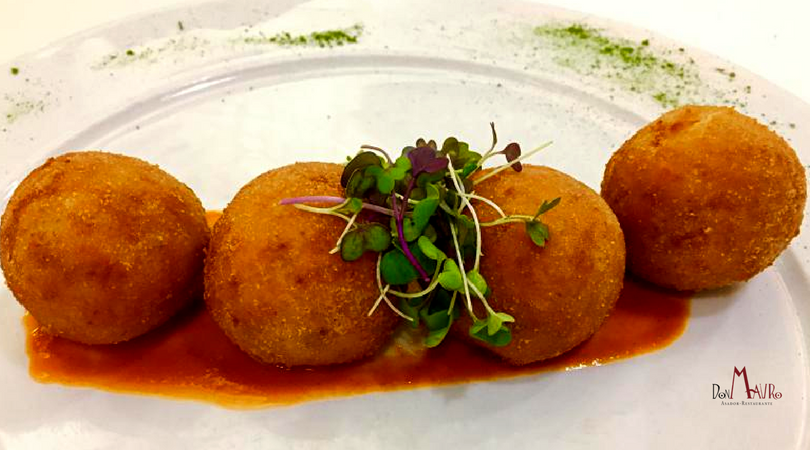 DonMauroRte's tweet image. No queremos rivalizar con las de tu abuela, pero hemos probado las #croquetitas de mejillón gallego y coulis de carabinero de nuestro #chef y están para chuparse los dedos 😍 bit.ly/2Bwh236 ¿Te animas a probarlas este #finde? 😋