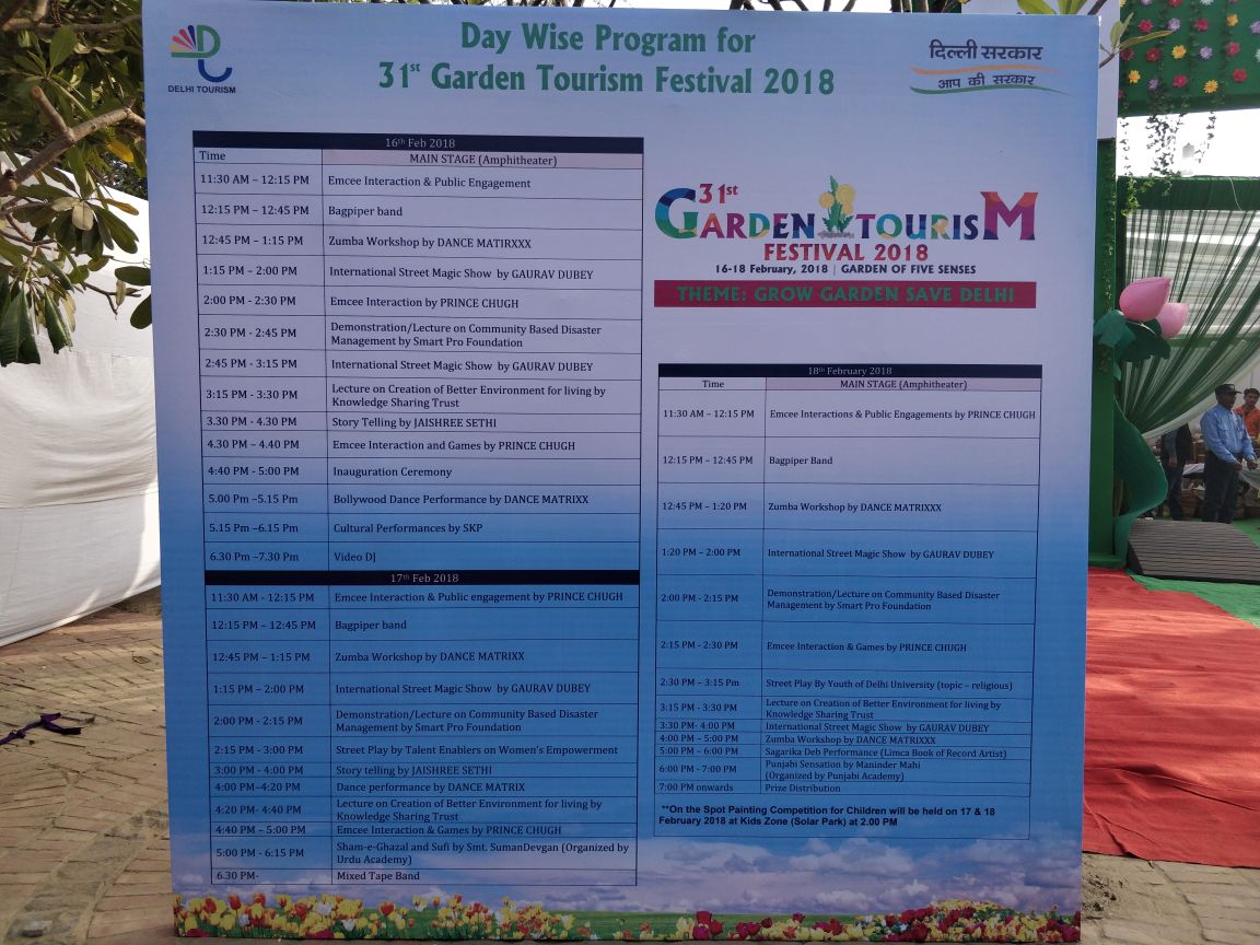 Delhi Govt's #GardenFestival is back at 'Garden-of-5-Senses', Saket... Rare-unusual flowers and plants, wonderful display of carnations. 

One of my Favorite is - Petunia.
The flowers are great, but I really like the wonderful 'Adenium'